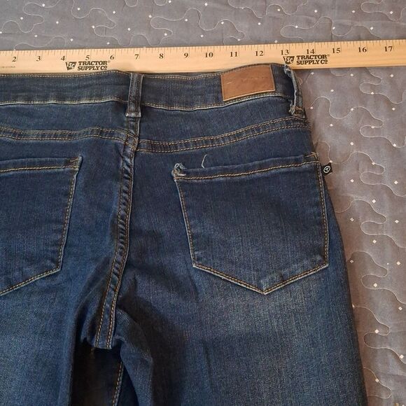 Tahari Hannah Mid rise capri Jeans size 4 - Picture 6 of 7